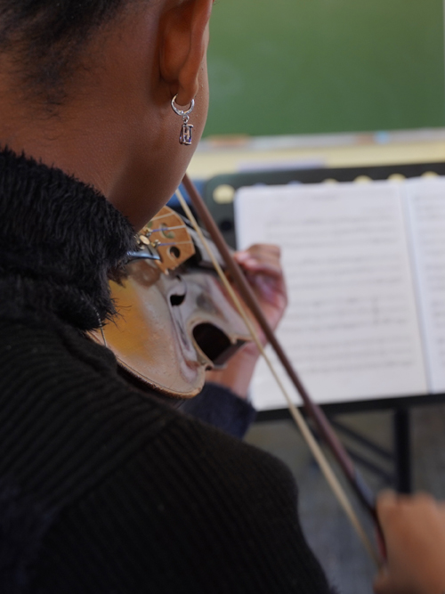 Otjikondo music girl playing violin