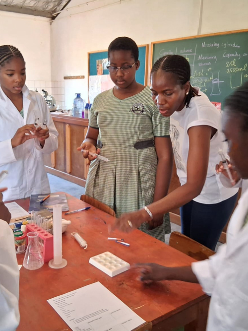Otjikondo school science lesson